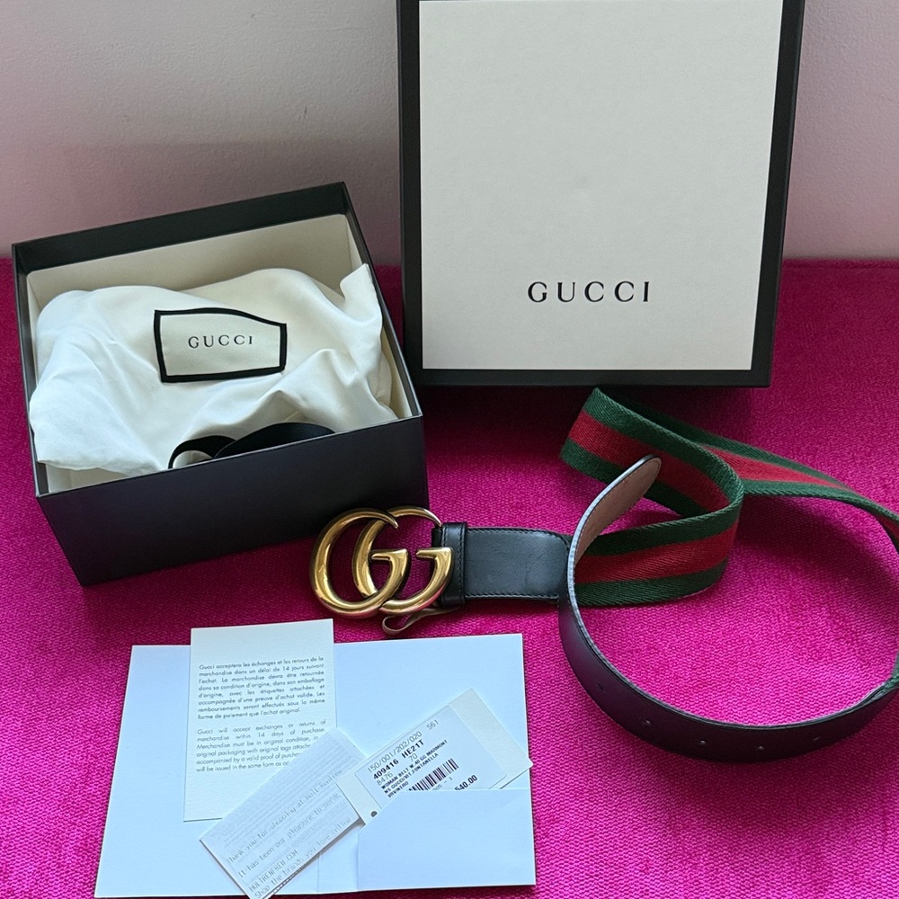 Gucci Black Leather Belt with Signature Gold Accents
